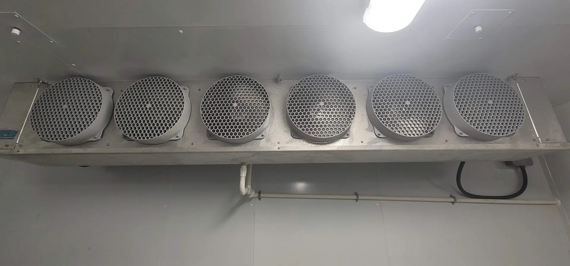 Commercial walk-in cooler multi-fan evaporator unit